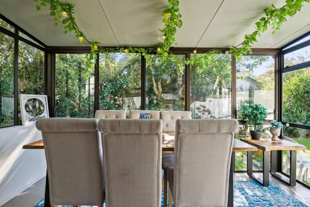 Not Usually Available - Lucky U! Auckland Exterior foto