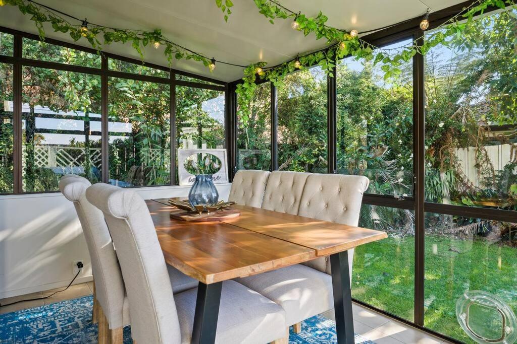Not Usually Available - Lucky U! Auckland Exterior foto